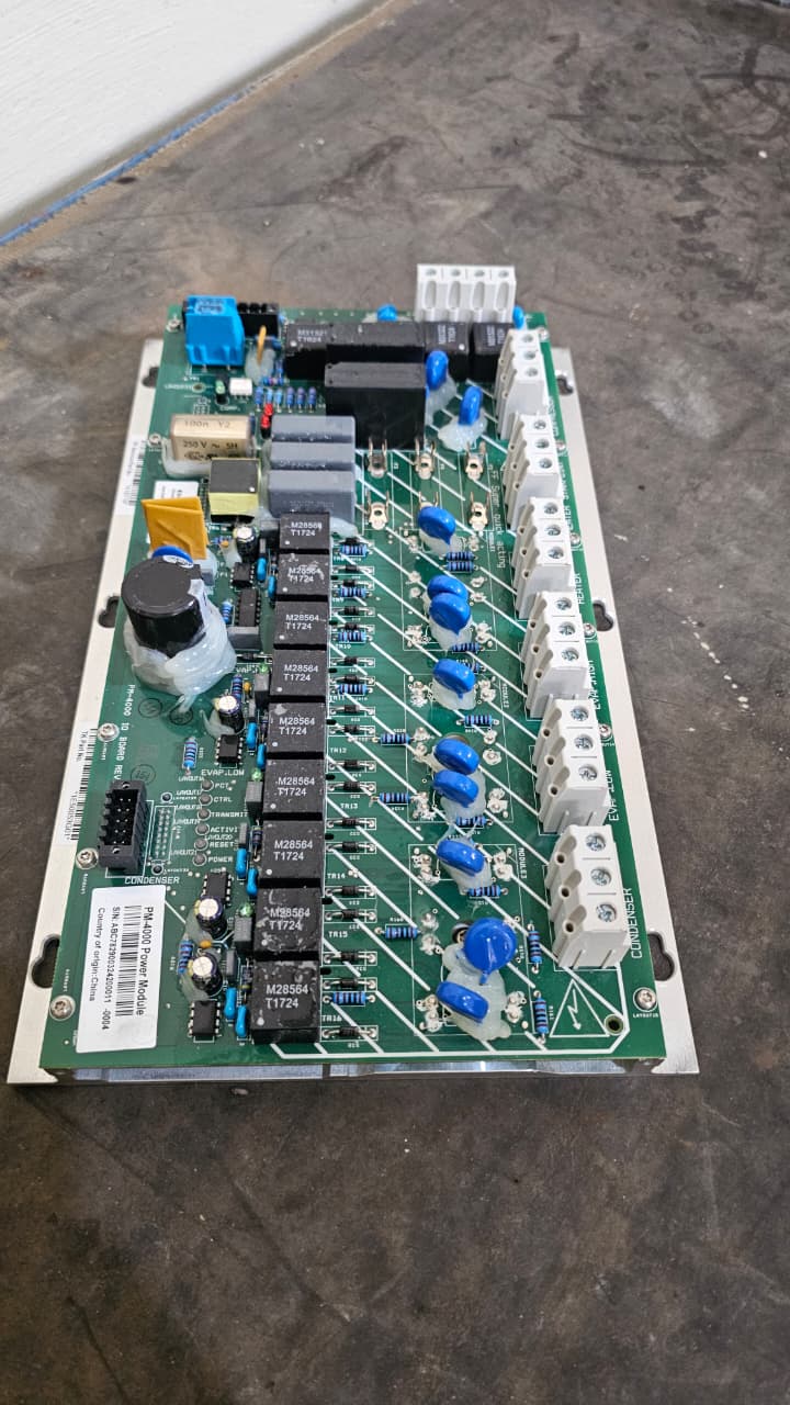 Placa MP4000 Power Module fotografada no estoque